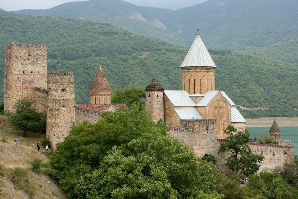 <span style="font-weight: bold;">По Военно-Грузинской дороге</span>